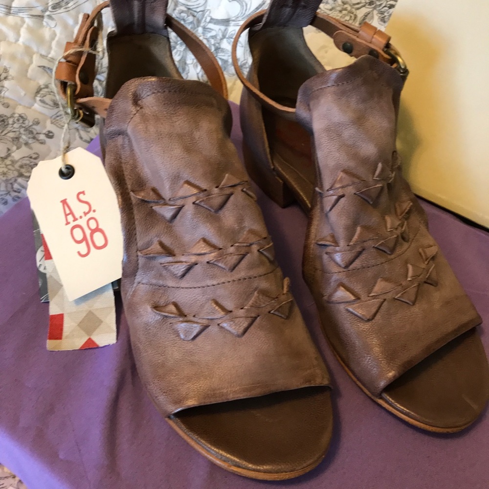 AS98 Sandals ~ Size 37